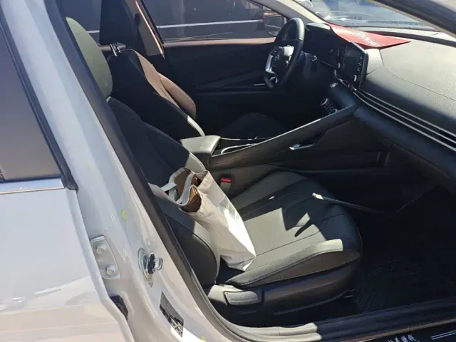 Hyundai Elantra — Фото автомобиля 24