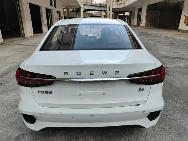 Roewe i5 — Фото автомобиля 5
