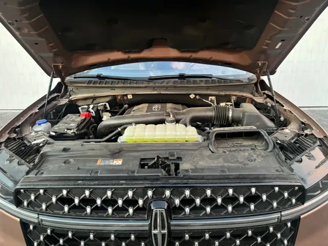 Lincoln Navigator — Фото автомобиля 18