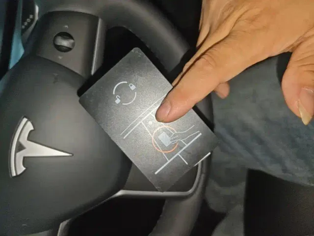 Tesla Model Y — Фото автомобиля 8
