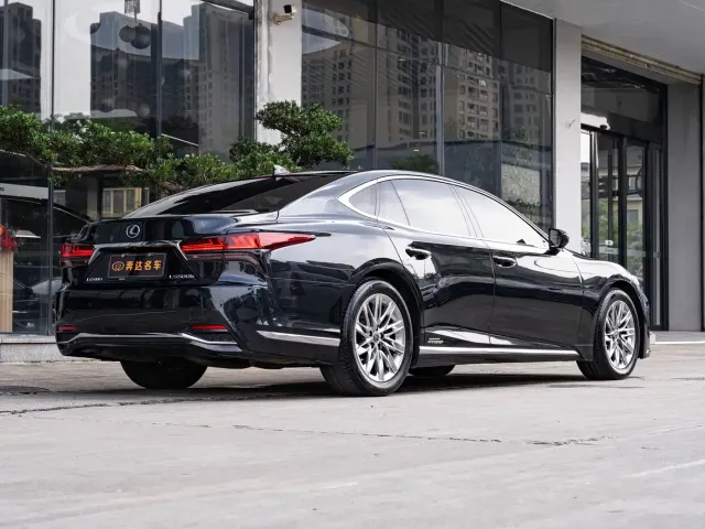Lexus LS — Фото автомобиля 3