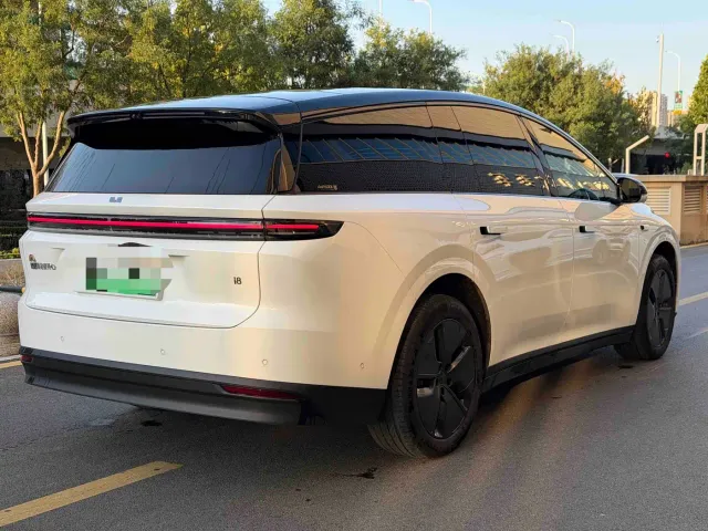 Li Auto i8 — Фото автомобиля 4