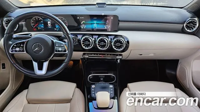 Mercedes-Benz A-Class W177 — Фото автомобиля 9