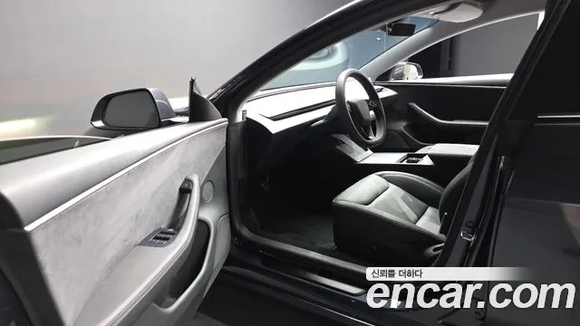 Tesla Model 3 — Фото автомобиля 2