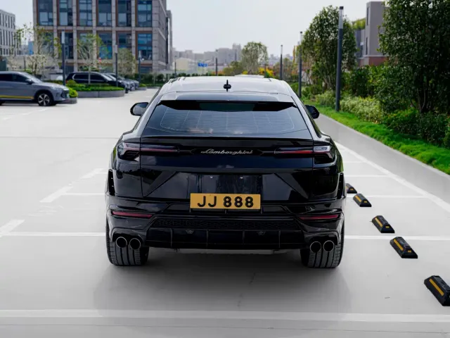 Lamborghini Urus — Фото автомобиля 5