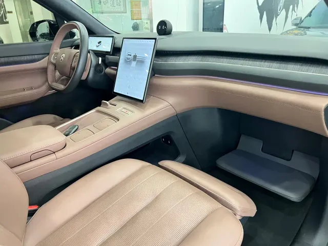 Nio ES8 — Фото автомобиля 18