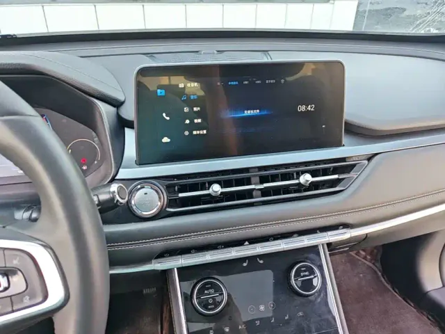 Chery Tiggo 8 — Фото автомобиля 12