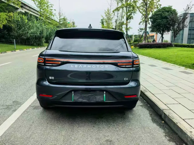 Leapmotor C11 — Фото автомобиля 11