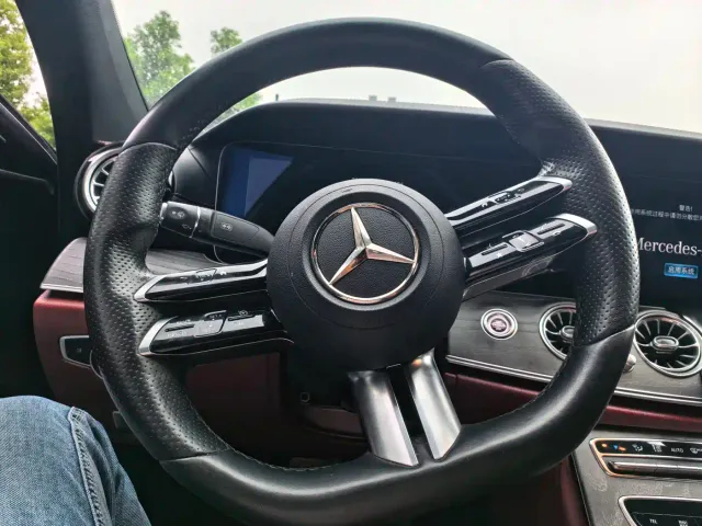 Mercedes-Benz E-Class — Фото автомобиля 4