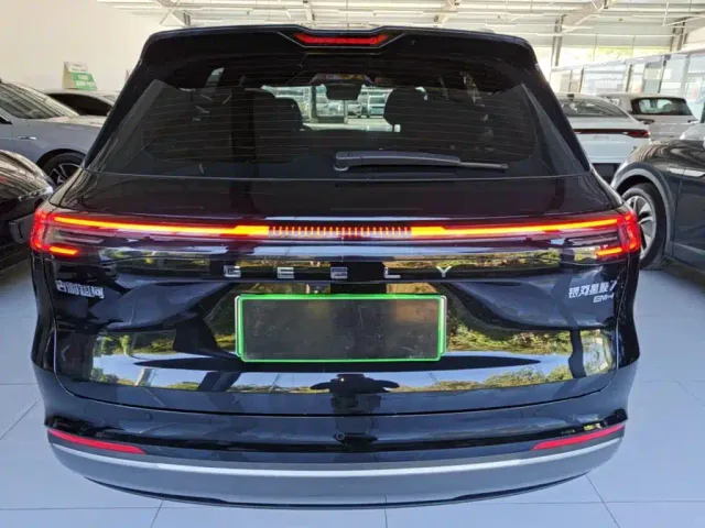Geely Galaxy Starship 7 EM-i — Фото автомобиля 5