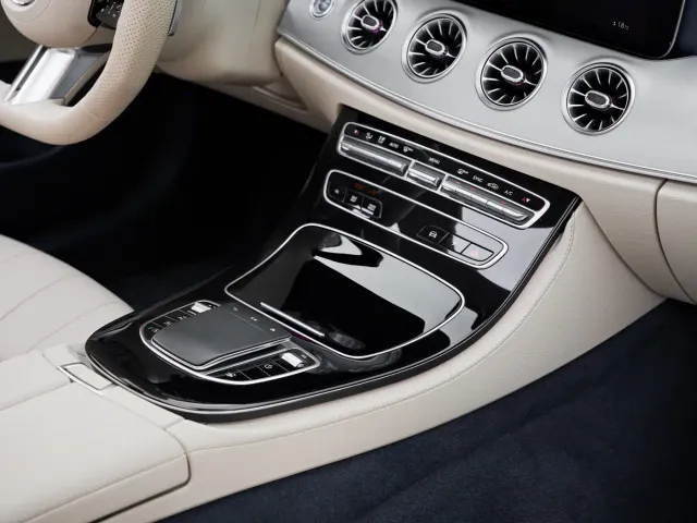 Mercedes-Benz E-Class — Фото автомобиля 25