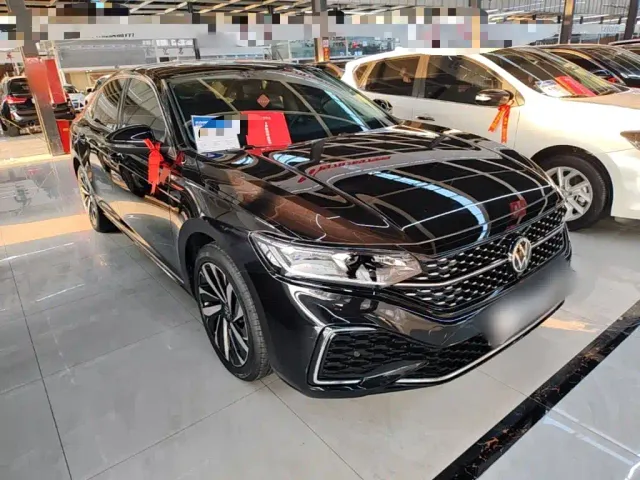 Volkswagen Passat — Фото автомобиля 3