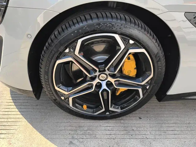 Xiaomi SU7 — Фото автомобиля 22