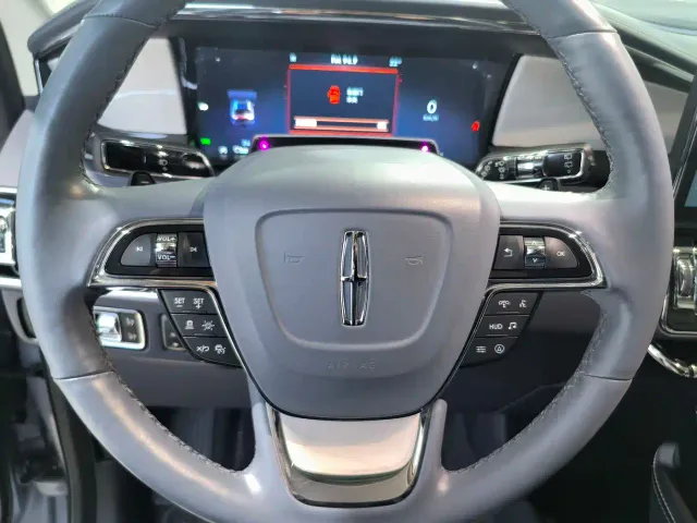 Lincoln Navigator One — Фото автомобиля 6