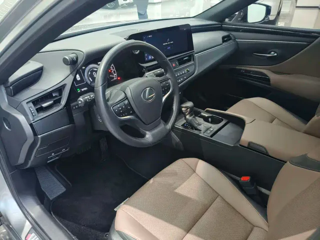 Lexus ES — Фото автомобиля 7
