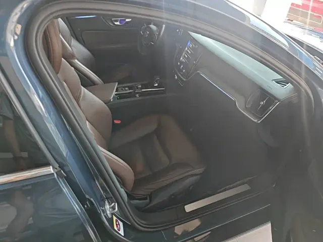 Volvo S60 — Фото автомобиля 24