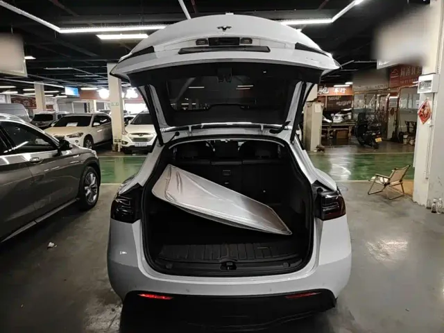 Tesla Model Y — Фото автомобиля 18