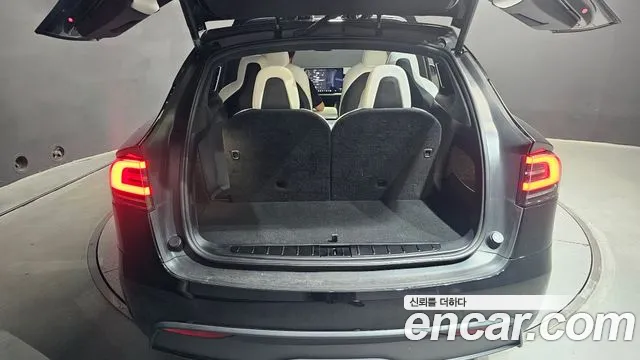 Tesla Model X — Фото автомобиля 30