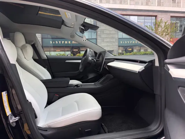 Tesla Model 3 — Фото автомобиля 15