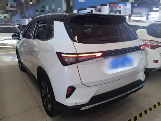 Wuling Asta — Фото автомобиля 4