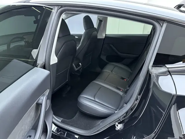 Tesla Model Y — Фото автомобиля 17
