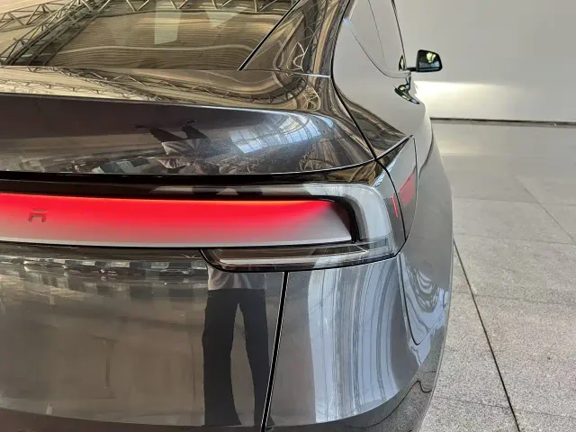 Tesla Model Y — Фото автомобиля 21