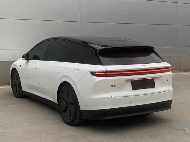 Li Auto Li Auto i6 2025 2WD Base Model — Фото автомобиля 7
