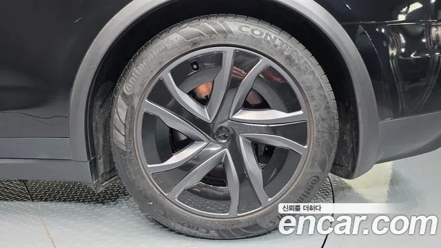 Tesla Model X — Фото автомобиля 21