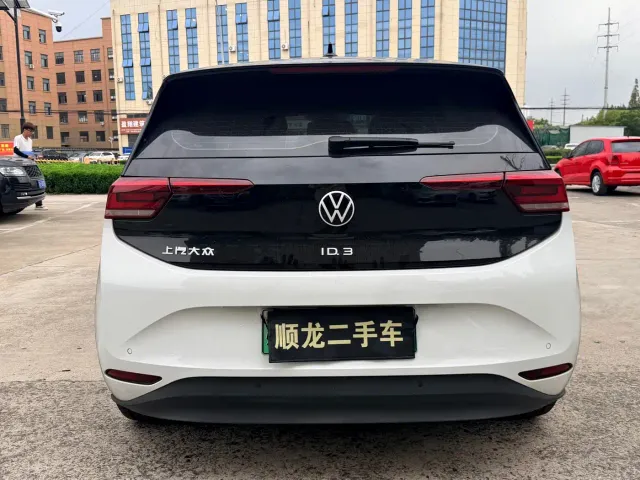 Volkswagen ID.3 — Фото автомобиля 3