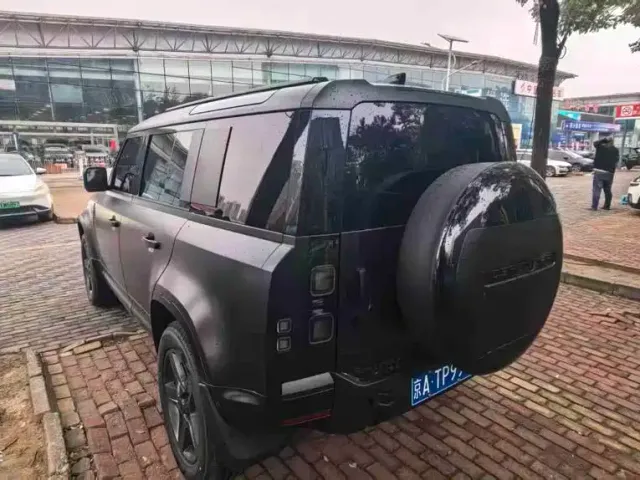 Land Rover Defender — Фото автомобиля 5