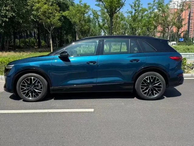 Audi Q5 e-tron — Фото автомобиля 3