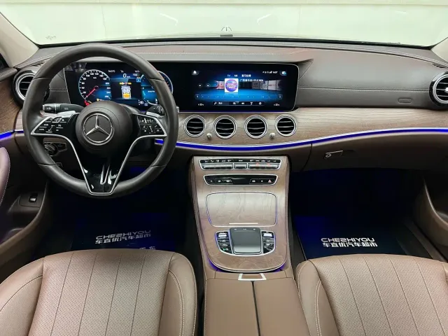 Mercedes-Benz E-Class — Фото автомобиля 12