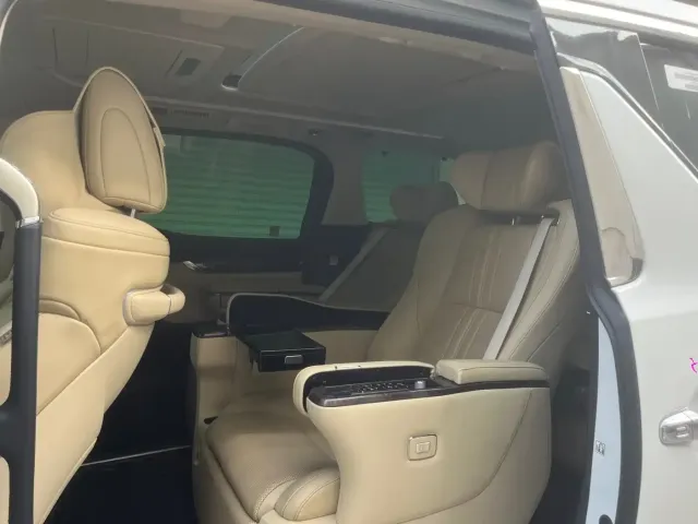 Toyota Vellfire — Фото автомобиля 8