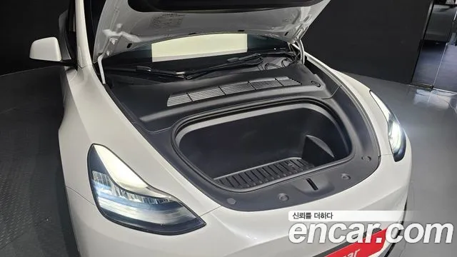 Tesla Model Y — Фото автомобиля 5