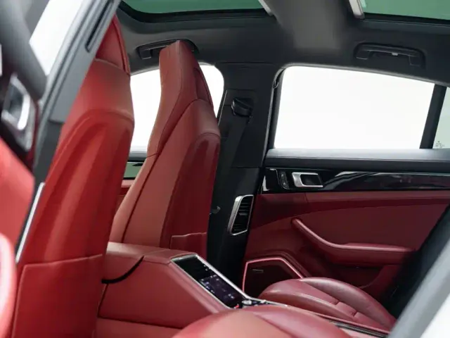 Porsche Panamera — Фото автомобиля 10