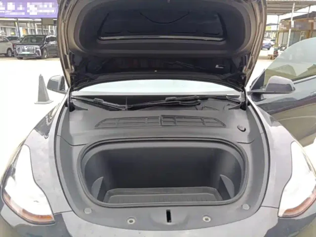 Tesla Model Y — Фото автомобиля 19