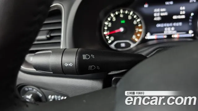 Jeep Renegade — Фото автомобиля 27