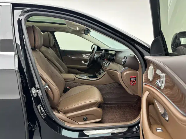 Mercedes-Benz E-Class — Фото автомобиля 18