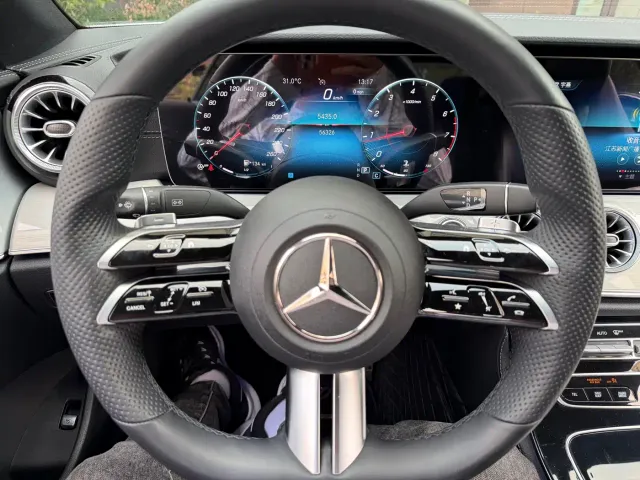 Mercedes-Benz E-Class — Фото автомобиля 6