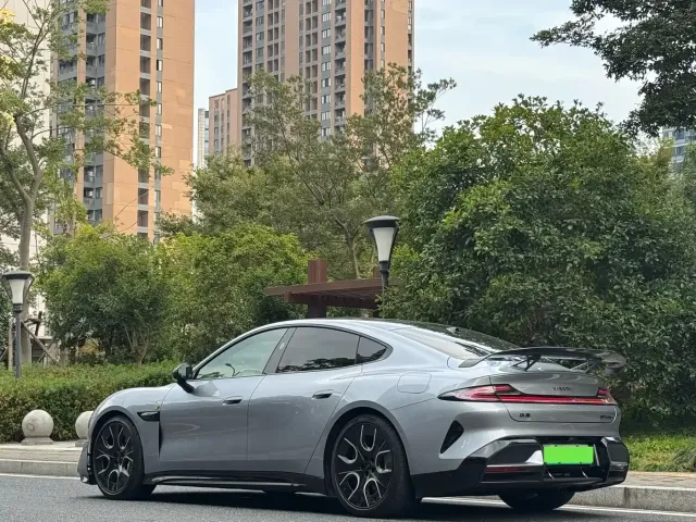 Xiaomi SU7 Ultra — Фото автомобиля 11