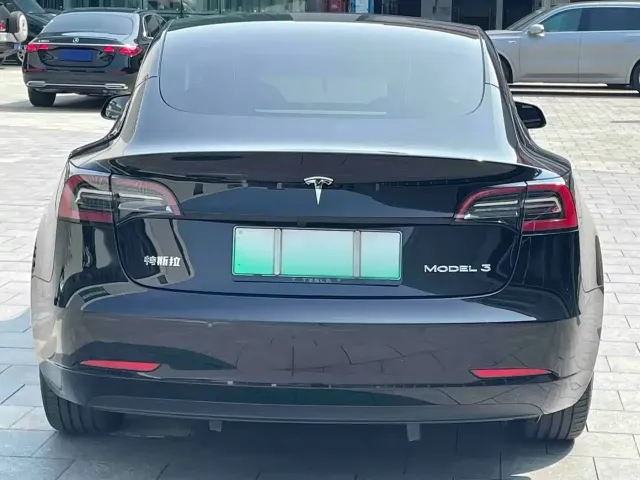 Tesla Model 3 — Фото автомобиля 7