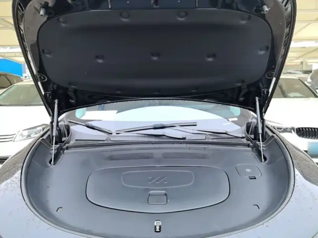 IM Motors LS6 — Фото автомобиля 19