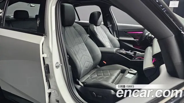 BMW 5 Series G60 — Фото автомобиля 12