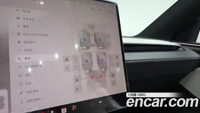 Tesla Model Y — Фото автомобиля 17