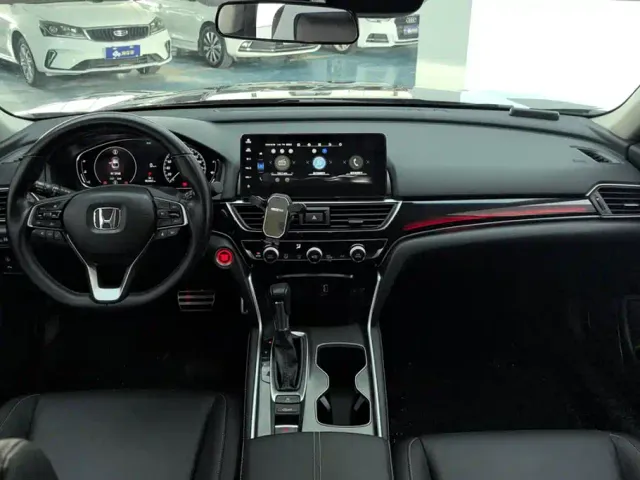 Honda Accord — Фото автомобиля 12