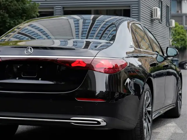 Mercedes-Benz E-Class — Фото автомобиля 7