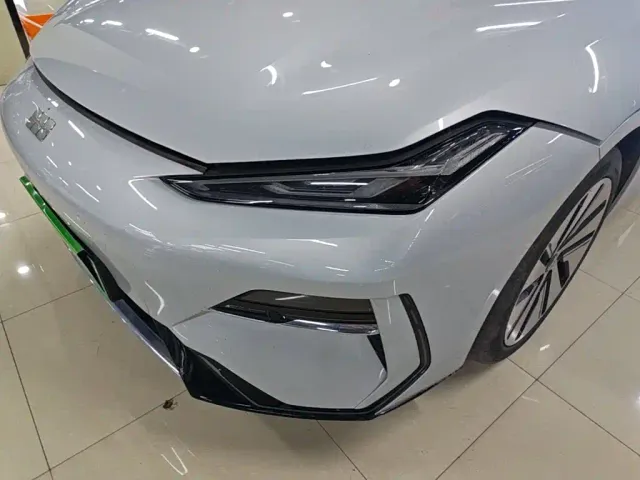 Geely Galaxy E8 — Фото автомобиля 23