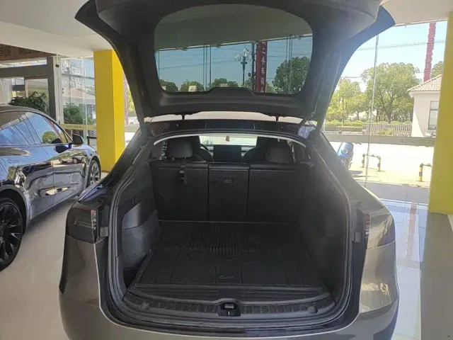 Tesla Model Y — Фото автомобиля 14