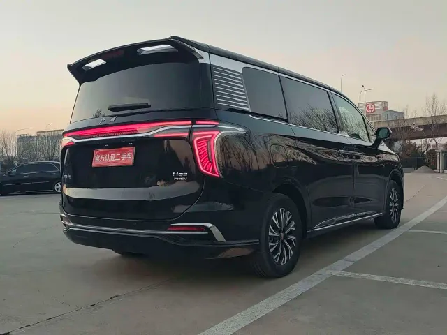 Hongqi HQ9 PHEV — Фото автомобиля 12