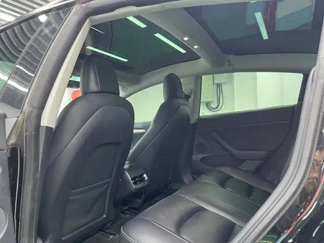 Tesla Model 3 — Фото автомобиля 20